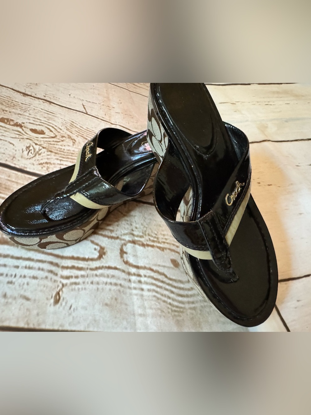 VGUC size 6 Coach Brown Patent Leather and Cream Logo Platform Thong Sandals